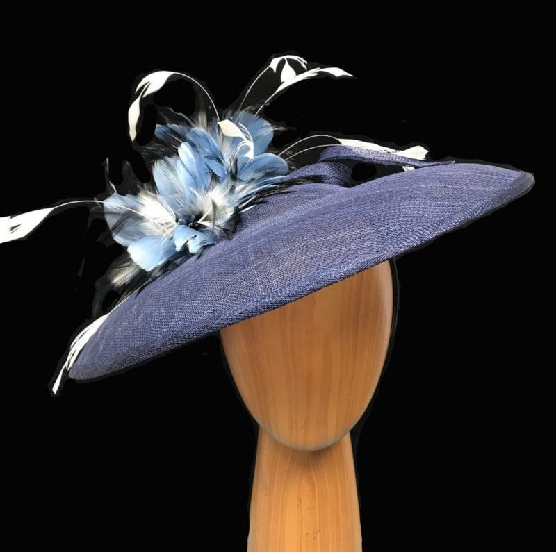 Italiaans Groet ingenieur Navy blue feathered fascinator. Brandi - Fascinated by Hats